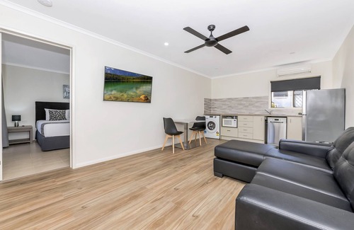 Rosslea Hotel | Cascade Motel In Townsville