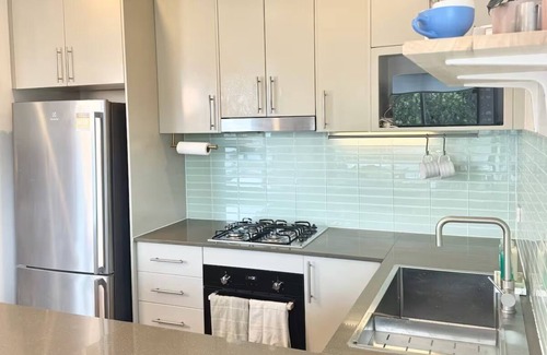 Petersham North Apartment | Cascata - Modern 2 BR 2 Bath Apartment + parking