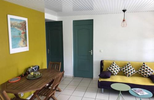 Terre-de-Haut House | Case à Lili, joli bas de villa face à la mer.