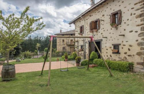 Orozko House | caserio vasco con piscina y barbacoa