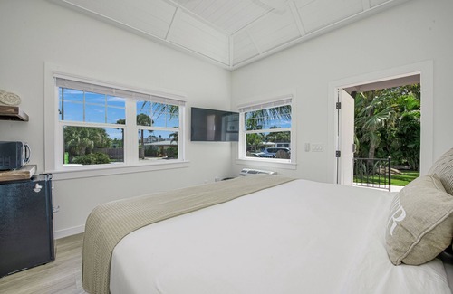 Nokomis Hotel | Casey Key Resorts - Beachfront