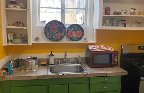 Downtown Albuquerque House | Casita de flor Azul - Cozy Urban Casita