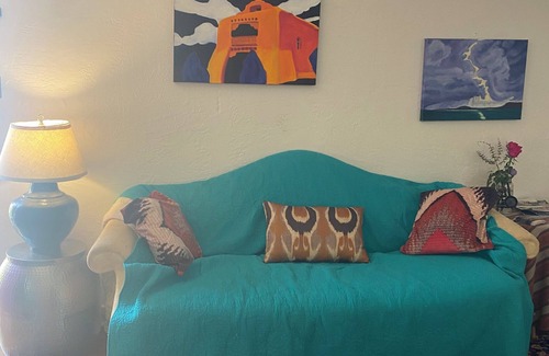 Downtown Albuquerque House | Casita de flor Azul - Cozy Urban Casita