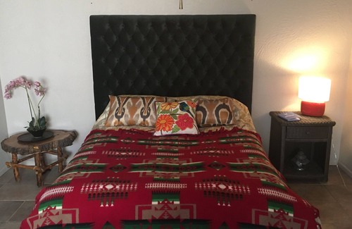 Downtown Albuquerque House | Casita de flor Azul - Cozy Urban Casita