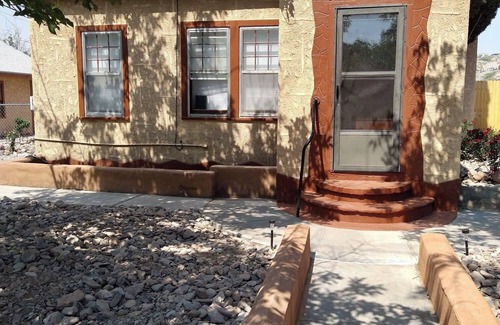 Truth or Consequences Cottage | Casita De Agua Encanto, nNatural Hot Mineral Spring Property