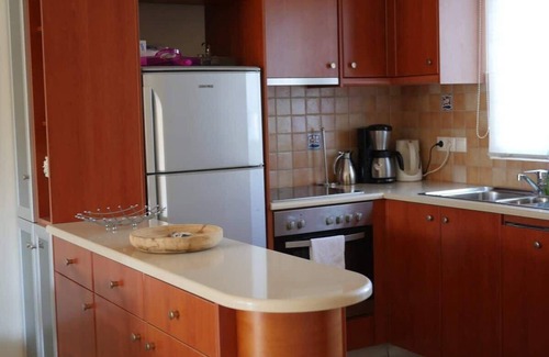 Maleme House | Cassiopeia 1BR Apt on Beach with Pool