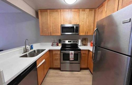 Del Rey Apartment | Castle 1 bd pool, parking, MDR