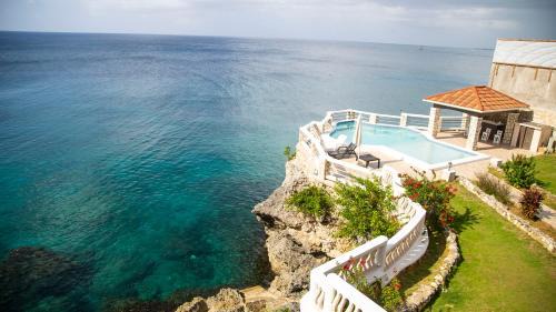 West End Villa | Castle Cove -Ocean Front Villa
