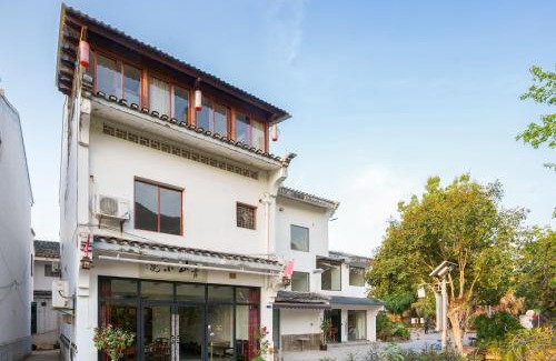 Xiufeng House | Castle peak yard Inn Free railway st ation pick-up by 2 nights English and Spanish reception available