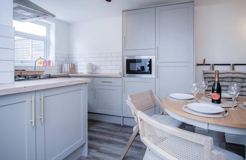 Mumbles House | Castle Square - 2 Bedroom Holiday Home - Mumbles