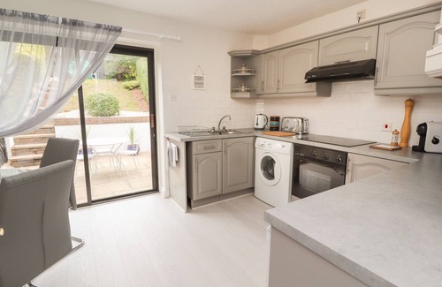 Deganwy House | CASTLE VIEW, pet friendly, country holiday cottage in Deganwy