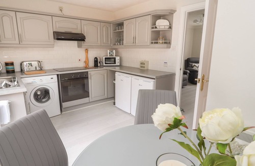 Deganwy House | CASTLE VIEW, pet friendly, country holiday cottage in Deganwy