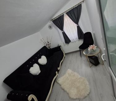 Zarnesti House | Casuța Râului