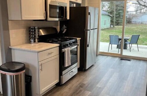 Gypsum House | Catawba Island - Walk to Ferry