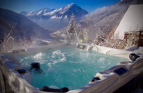 Vaujany Ski Chalet | Catered Chalet with breathtaking views