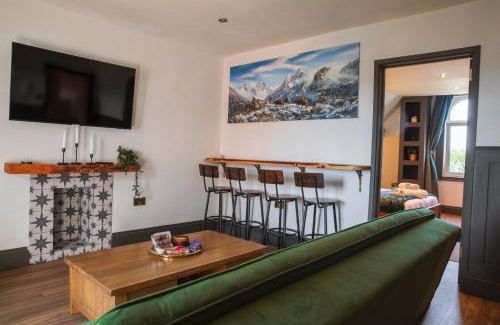 Exeter Apartment | Cathedrals View - 2-4 bed Top-floor Apt in Exeter - Self Check in, Free Parking!