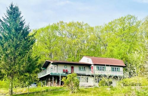 Highmount Apartment | Catskill Cabin The Flamingo Suite 5