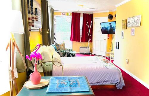 Highmount Apartment | Catskill Cabin The Flamingo Suite 5