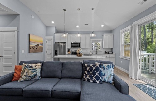 Whalehead Beach Condo | Cavalier Cottage Single Level Condo Mins to Beach