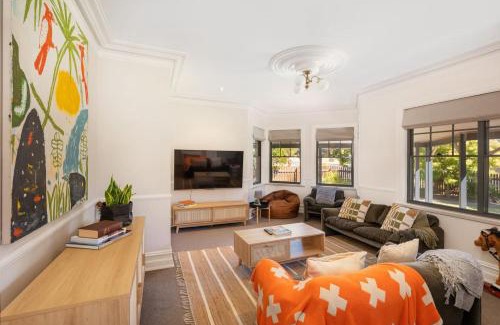 Central Mudgee House | Cavalo - Explore Wine Country from this Art-filled Family Stay