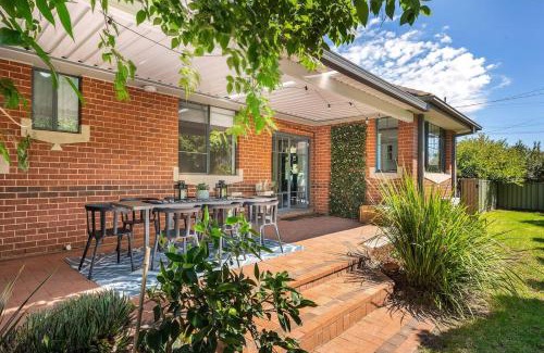 Central Mudgee House | Cavalo - Explore Wine Country from this Art-filled Family Stay