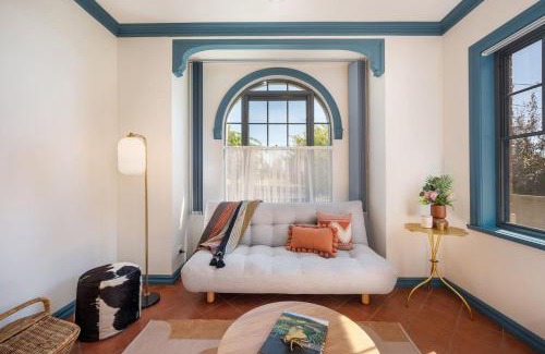 Central Mudgee House | Cavalo - Explore Wine Country from this Art-filled Family Stay