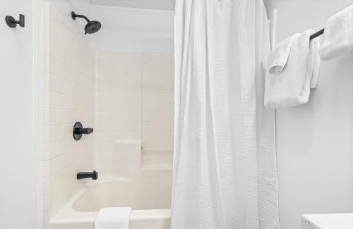 Dunsmuir Apartment | Cave Springs Resort