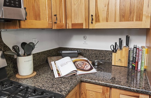 Cazadero Cabin | Caz-A-Verde ~ Beautiful Spot along well-known cycle route, hot tub, forest
