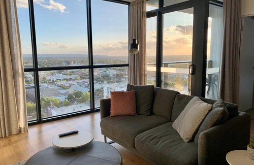 Adelaide Central Business District Apartment | CBD Stunning High Floor View - FREE Parking FREE Netflix FREE Gym FREE Pool FREE Sauna FREE Coffee