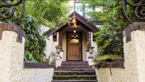 Broadway Bed & Breakfast | Cecil Bacon Manor