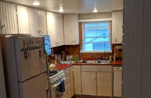 Port Colborne Cottage | Cedar Bay Cottage ~ 4 Season