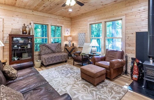 Tuckasegee Cabin | Cedar Calm at Running Cedar Springs - Upscale Mountain Home Located Across from Bear Lake