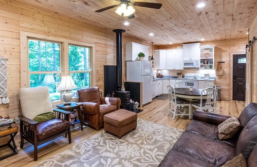 Tuckasegee Cabin | Cedar Calm at Running Cedar Springs - Upscale Mountain Home Located Across from Bear Lake