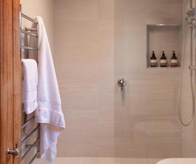 Meander Cabin | Cedar Cottage Meander