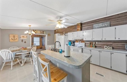 Enchanted Oaks House | Cedar Creek Lake-Paddleboards-Kayaks-Sunsets