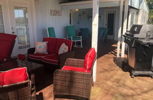 Enchanted Oaks House | Cedar Creek Lake-Paddleboards-Kayaks-Sunsets