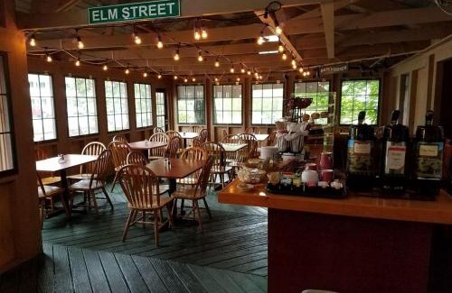 Camden Hotel | Cedar Crest Inn