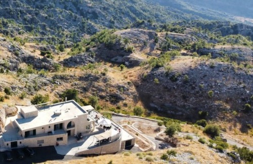 Kfardebian Villa | Cedar House Jaj: Simple and Comfy Standard Room