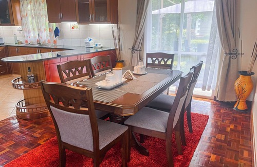 Athi River Villa | Cedar