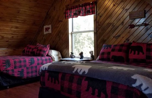 El Dorado Springs Cabin | Cedar Lodge is quaint rustic lodge with modern amenities. Relaxing and warm!