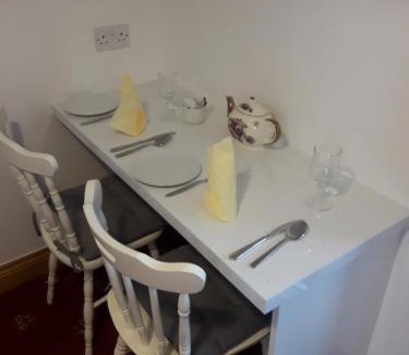 Gort Bed & Breakfast | Cedar Lodge Self Catering Accommodation H91 CF9D