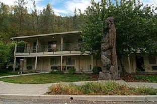 Incline Hotel | Cedar Lodge