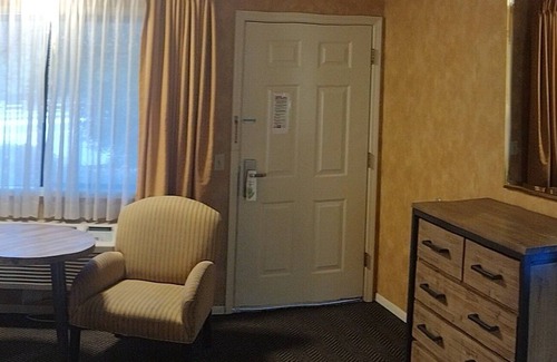 Incline Hotel | Cedar Lodge