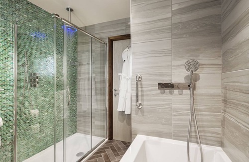 Windermere House | Cedar Manor