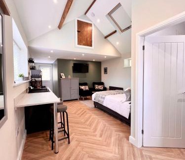 Whitby Apartment | Cedar Retreat Whitby