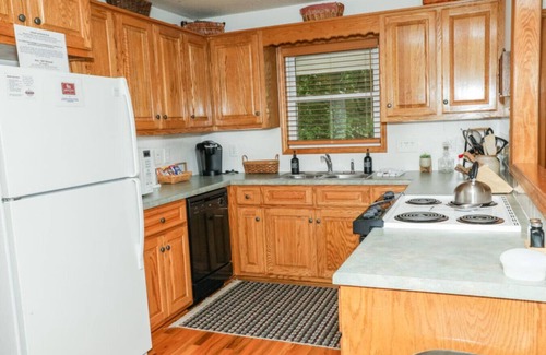 Peters Creek Cottage | Cedar Run Cottage by BMG