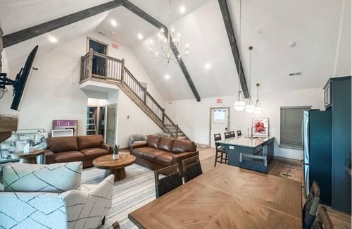 Branson Cabin | Cedar & Sky—Ozarks Hideaway