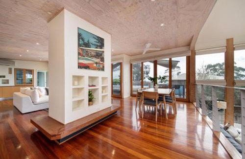 McCrae House | Cedar Views in McCrae