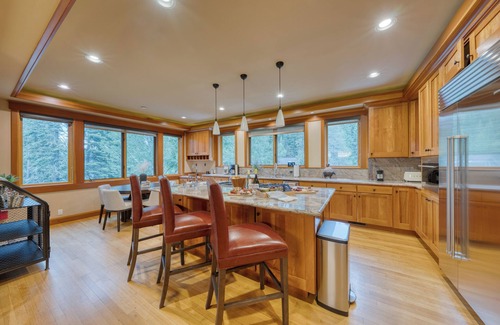 Olympic Valley House | Cedars at Palisades by AvantStay | Hot Tub, Resort Access, and Mountain Views