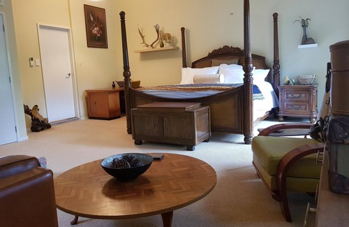 Taupo House | Centennial House Taupo, Boutique Lodge 21 guests, 9 Bedrooms & Amazing Gardens